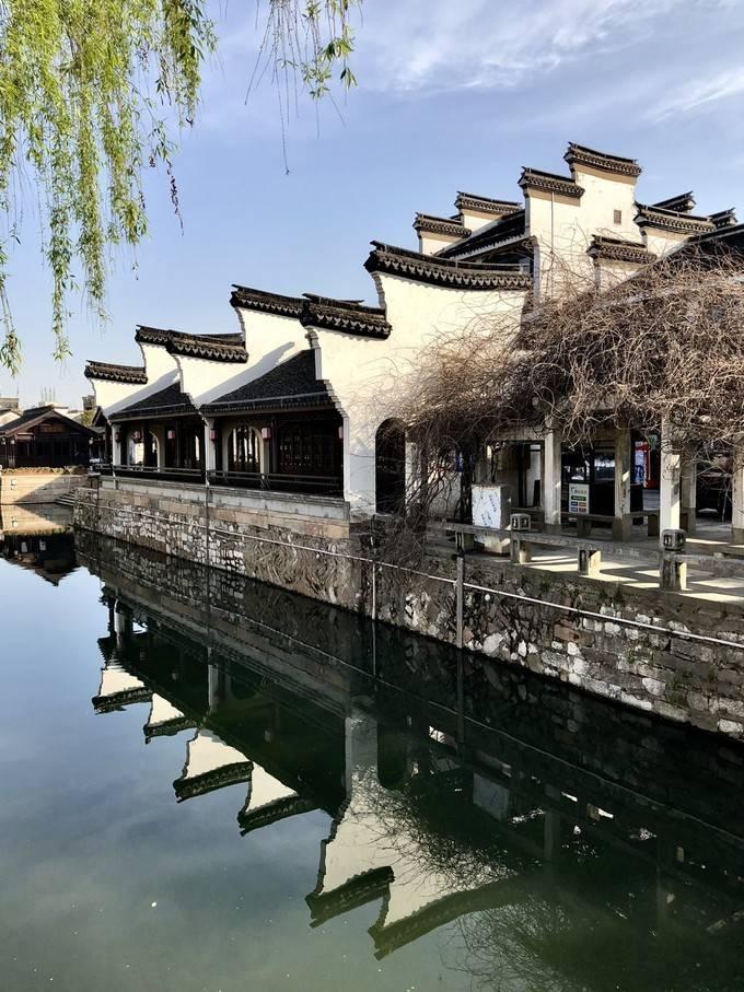 南沙最大的群礁，可吹填615平方公里，未来可建设大型海上城市